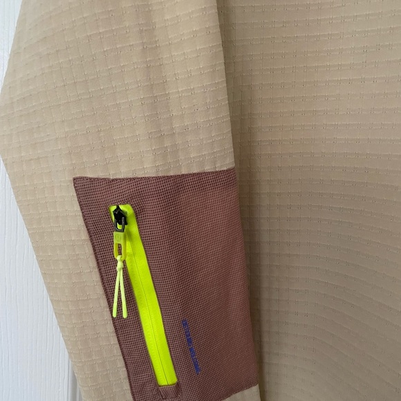 Size 8 Lululemon grid fleece hiking over shirt. - Picture 3 of 4